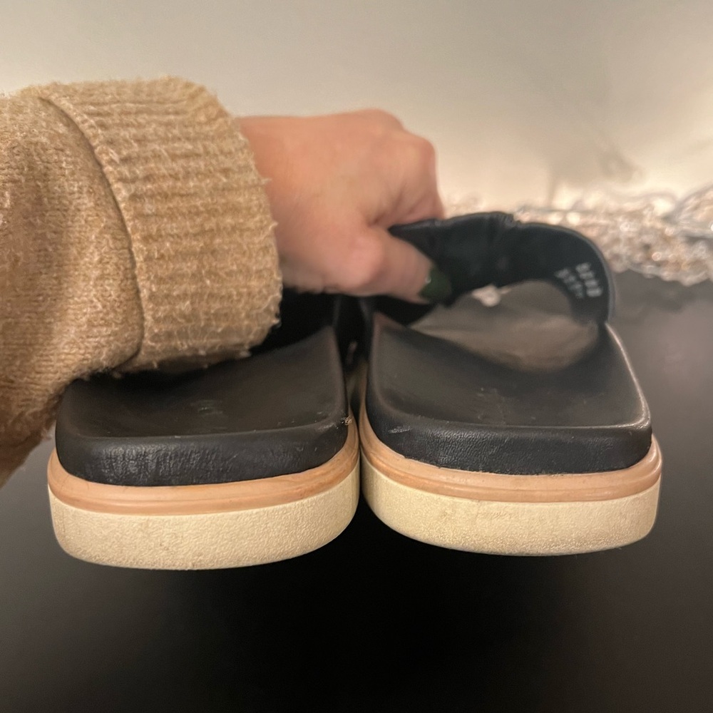 OluKai Pihapiha Black Leather Slides Size 7 - Picture 8 of 10